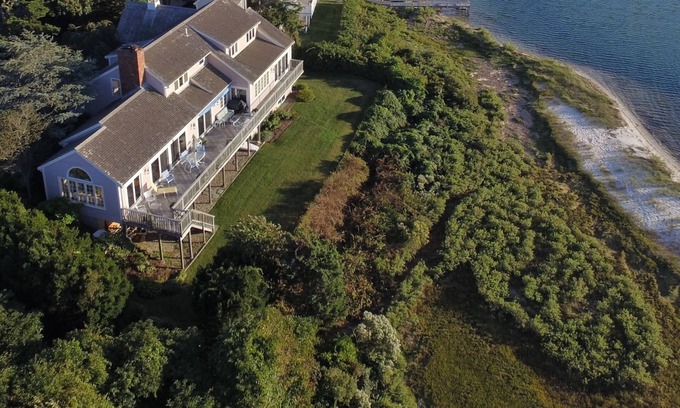 Silver Beach Casa | ¡Espectacular casa frente al mar en Cape Cod, frente al mar y playa, aire acondicionado, Wifi Wifi y parrilla!