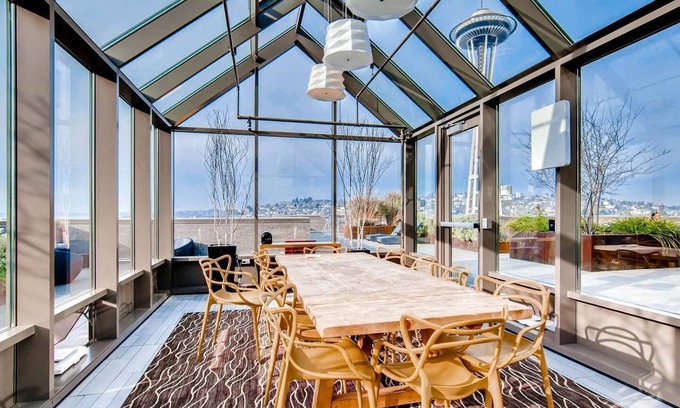 Belltown Casa | Speechless In Seattle! #1 Location - 2BR - Free Parking! (VR1)