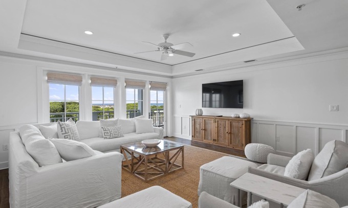 Gulf District Condominio | Spring Break by the Beach! Beachside #8 - Gulf Front in Watercolor! Views! 3 Adult Bikes!