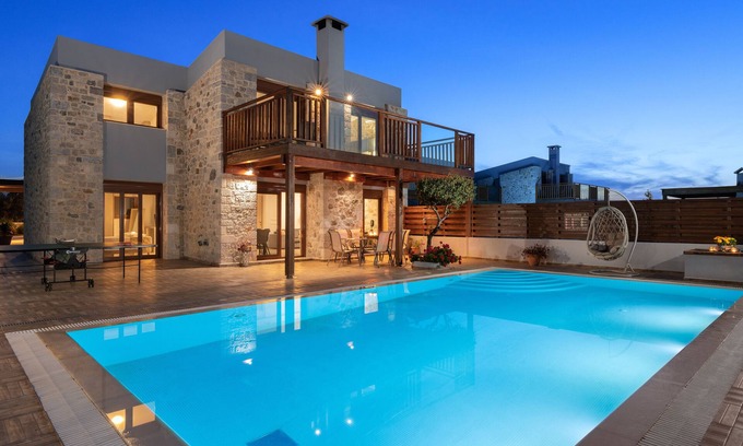 Afandou Villa | Sperveri Enalio Villas - Casa de piedra con vistas al mar Villa con una gran piscina privada