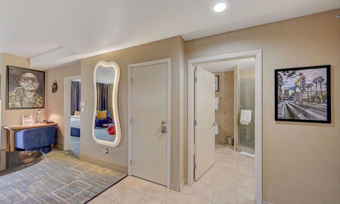Las Vegas Apartamento | Sphere in 4K - Vintage Vegas Condo with Sphere and Strip Views!
