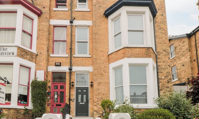 South Cliff Casa | SPINNAKER HOUSE, pet friendly, country holiday cottage in Scarborough
