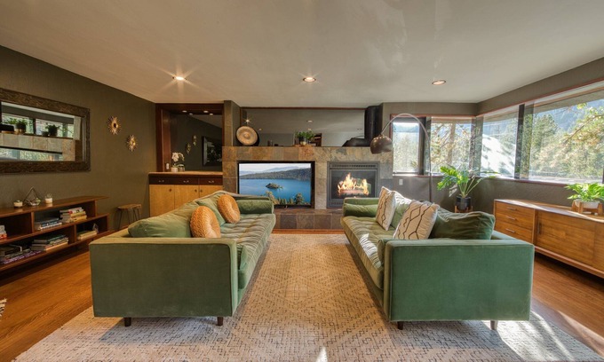 Alpine Meadows Casa | Spire Chalet at Alpine Meadows - 4BR 4.5 BA W/ Hot Tub & Ski Shuttle