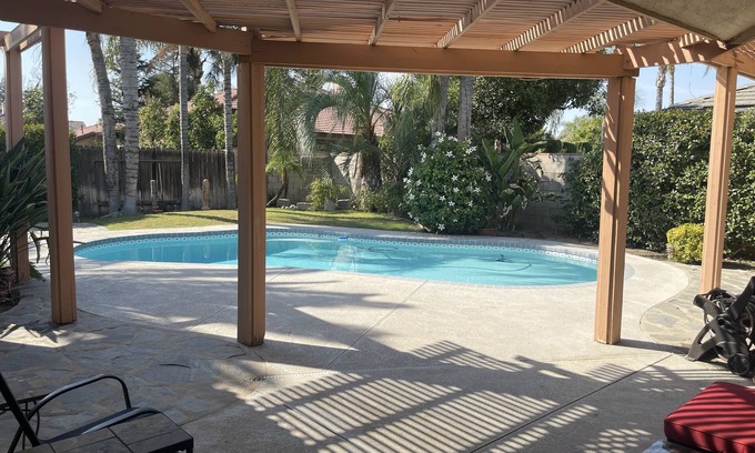 Greenacres Casa | Spirit Lake Luxury Poolside Escape!