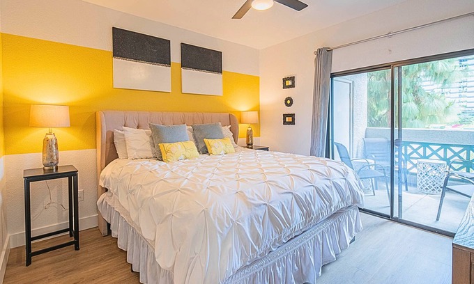 North Scottsdale Condominio | Kierland Golf Getaway: King Beds, Pool & Game Room