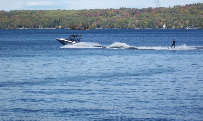 Laconia Casa | NO PUEDE ACERCARSE AL AGUA! LAKE FRONT HOME BOAT HOUSE Y BOAT SLIPS LG DOCK!