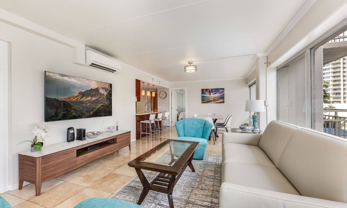Waikiki Condominio | Splendid 2BD w/ One FREE Parking