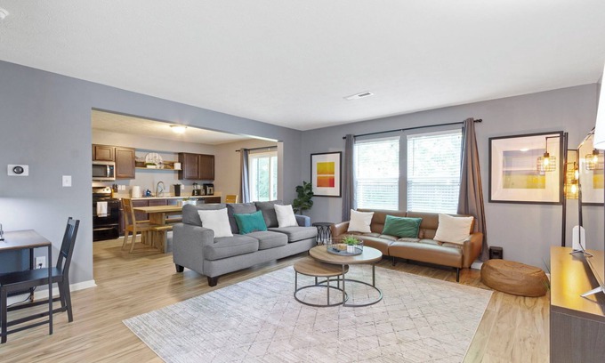 Wayne Casa | Splendid 4 Bed/2.5 Bath- Near Speedway