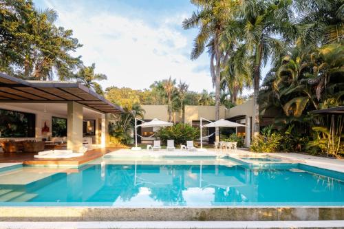 Anapoima Apartamento | Splendid 5BR Villa at Mesa de Yeguas