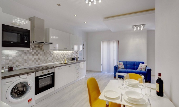 Tower Road Apartamento | Splendid Apartment, Steps Away from the Sea