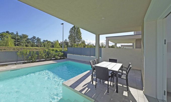 San Benedetto di Lugana Villa | Splendid Lake Garda Retreat | Villa Prestigio | Sirmione | Luxurious Comfort | Enchanting Lake Proximity