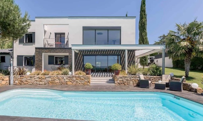 Francheville Casa | Splendid villa with luxury services / pool /8 pers