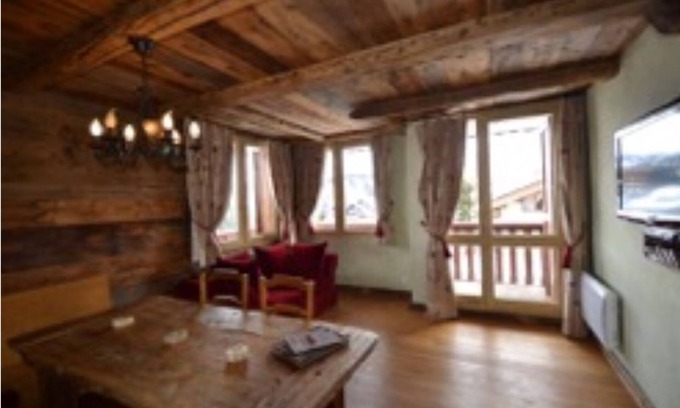 Courchevel Apartamento | Splendid wood panel 2 bedrooms flat with gorgeous view, ski in/out.