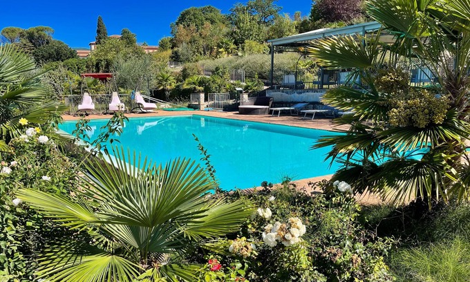 Spoleto Apartamento | Spoleto Poolside APT 1 - sleeps 4 - 0.9 kms to central Spoleto - jacuzzi, wifi
