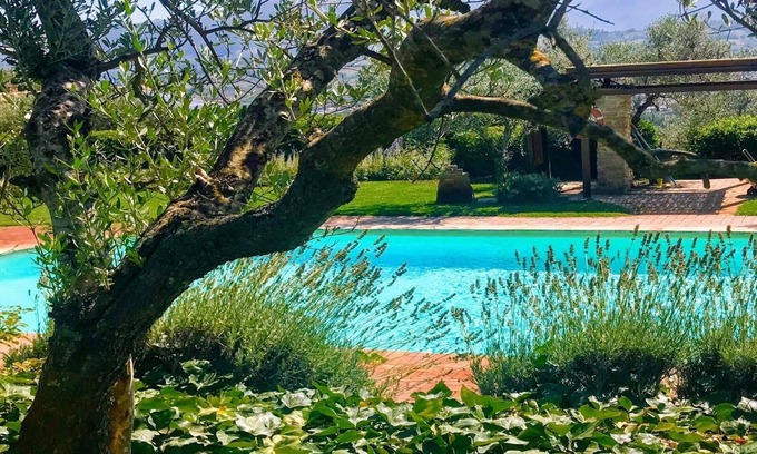 San Brizio Villa | SPOLETO TRANQUILITA + PISCINA. Duerme 20. SPOLETO CENTER 15 MINS