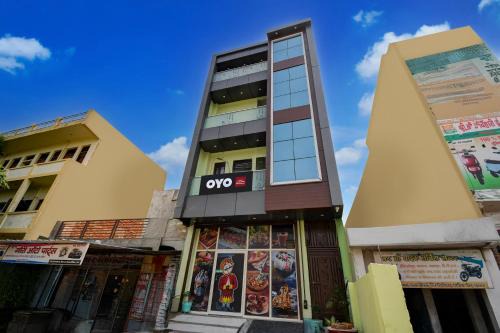 Etawah Hotel | SPOT ON Hotel The Baithak & Restaurant