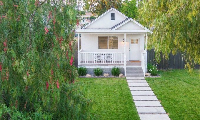 Downtown Redlands Casa | Sprawling Downtown Redlands Retreat Central to all Schools, Hospitals & Events