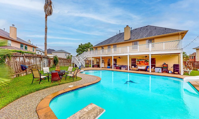 Spring Casa | Sprawling home with enclosed yard, pool, balcony, fireplaces, & AC - dogs ok
