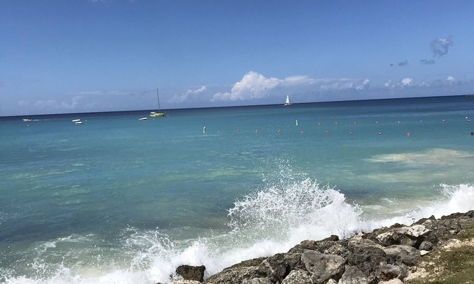 Sunset Crest Condominio | Spring Bookings! Anidele Bliss - 1 BR near Beach/Pool ⭐️ In walkable Holetown.