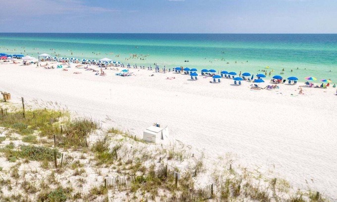 Cottage District Condominio | Spring Break Promo! Seaside, Beach Access & Bikes! Rooftop Views