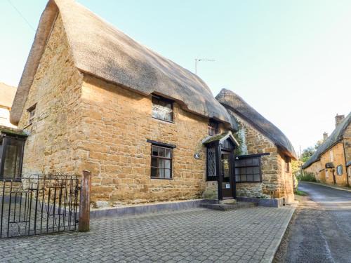 Wroxton Casa | Spring Cottage