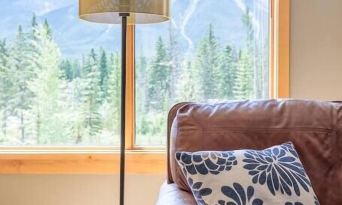 Canmore Condominio | "Spring Creek Serenity" at Rundle Cliffs Lodge