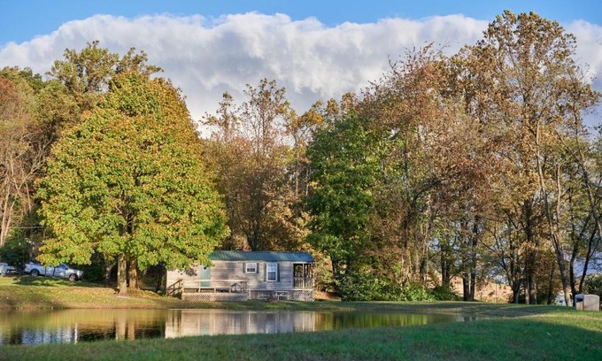 New Holland Complejo | Spring Gulch Lakefront Park Model 5