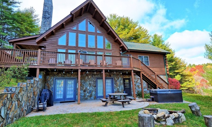 Laurel Springs Cabina | Spruced Up-Open for Bookings! Private Log Cabin, Hot Tub, AC, WIFI