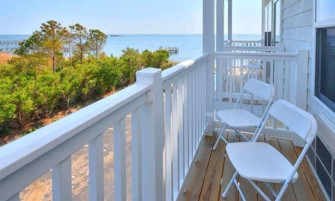 Southport Condominio | Spt Riverview Rm 116 - Studio Efficiency, Water Views/Waterfront, Pool, Sleeps 4