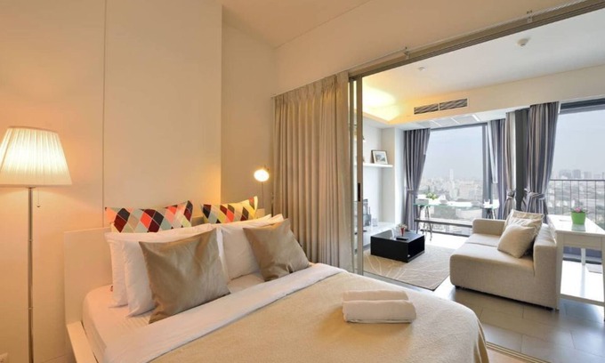 Samsen Nai Condominio | [SR 2. 3] 2BR FUTURISTIC @ BTS, Bangkok