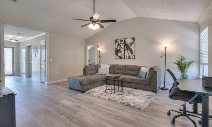 Murfreesboro Casa | St Andrews- Location! Beautiful Newer home