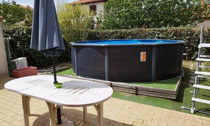Saint-Cyprien Chalet De Esquí | Casa St Cyprien con aire acondicionado y piscina privada.