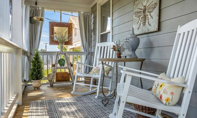 St. Elmo Improvement League Casa | St. Elmo Bliss Bungalow - 2BR