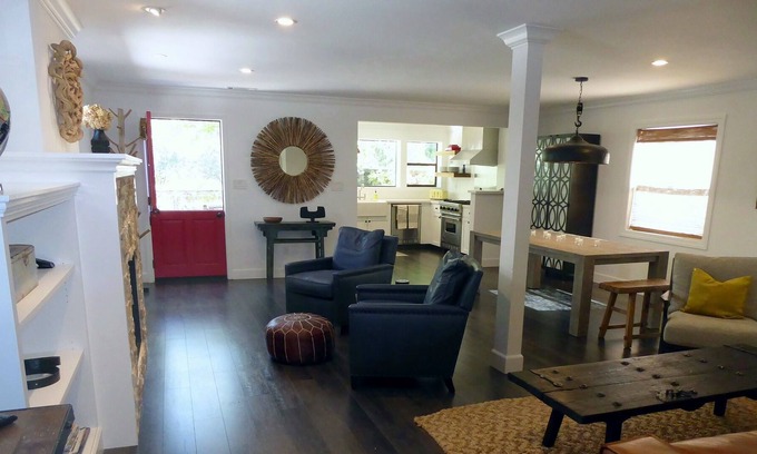 St. Helena Casa | St. Helena Bungalow Steps from Main Street | Pet Friendly | 30 Day Minimum