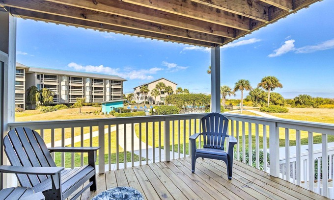 Oceanmarsh Subdivision Condominio | St Helena Island Condo w/ Pool & Beach Access!