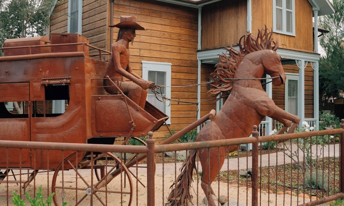 Los Alamos Casa | St Joe’s Heritage House Los Alamos, CA - Sleeps 10 with AC & Wifi