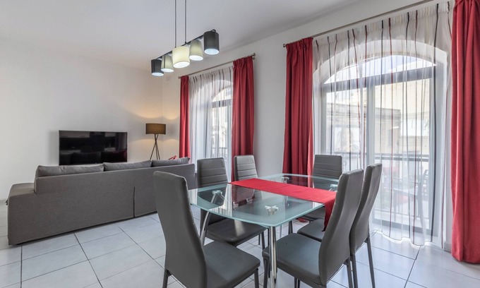 Swieqi Apartamento | St Julians Spacious 4 bedroom Apartment 1