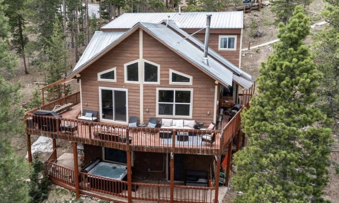 Saint Mary's Casa | St. Mary's mountain retreat with hot tub - sleeps 10