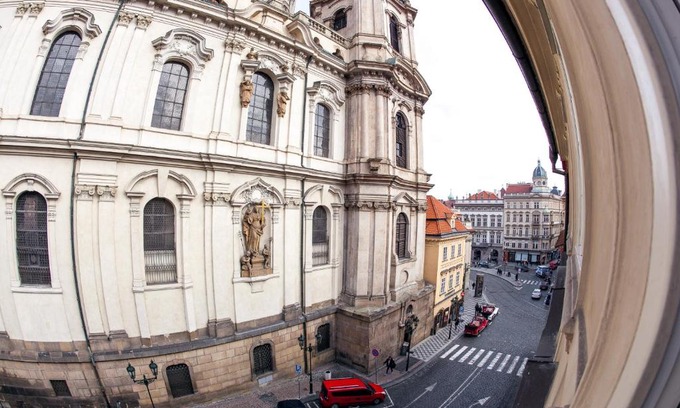Mala Strana Apartamento | St. Nicholas Church view