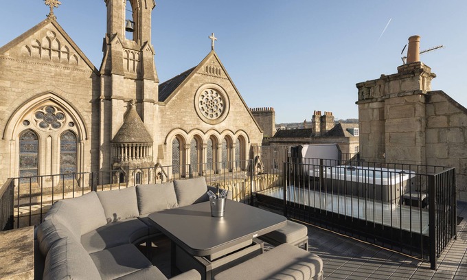 Bath Casa | St Paul's House - City Centre Townhouse with roof terrace