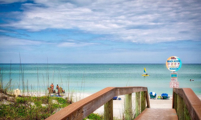 Belle Vista Condominio | St Pete Beach Sun Harbor Waterfront Parking WiFi 1/1