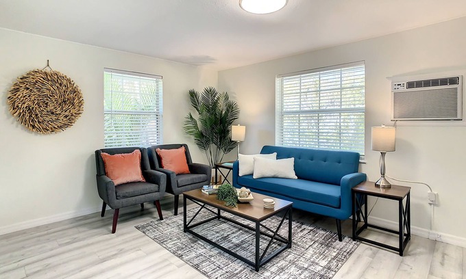 Historic Uptown Apartamento | St Pete Charm! 2bd/1ba walk downtown Sunny 2nd Flr