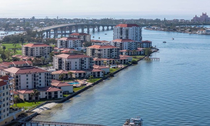 Casa del Mar Condominio | ST Pete Isla Casa A condo in St. Petersburg, Florida 2 bedrooms2 beds2 baths