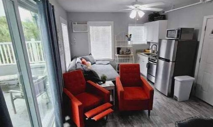 Historic Old Northeast Apartamento | St Pete Studio 3 minutes to Pier!