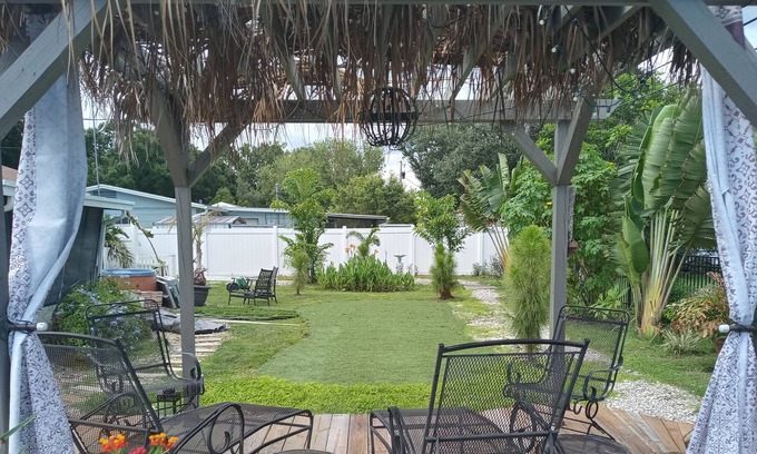Meadowlawn Casa | St Petersburg, Florida Entire Cozy Home: Location, location, location