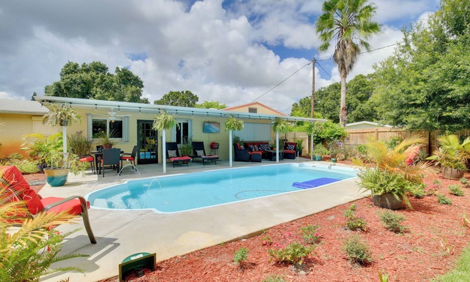 Disston Heights Casa | ¡NUEVO! S t. Petersburgo Inicio w / Tropical Yard & Pool!