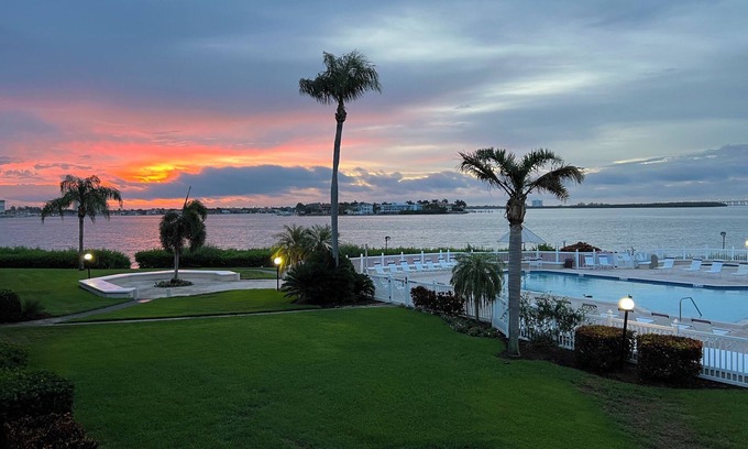 Palma del Mar Condominio | St. Petersburg Isla del Sol St. Pete Beach Updated Condo on Water 2 Bed Gorgeous