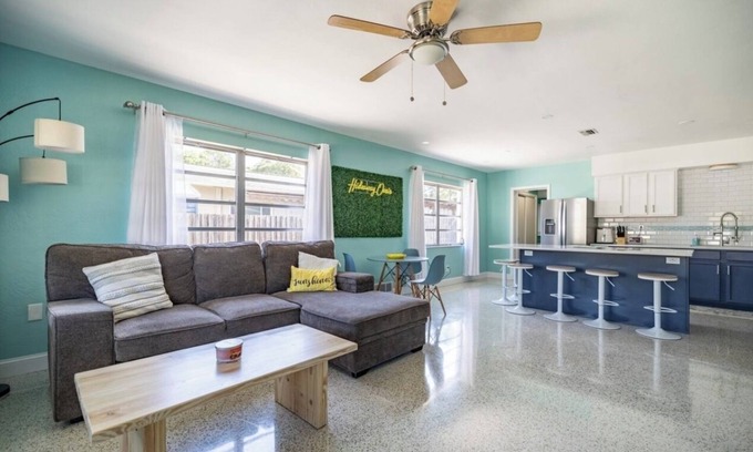 Disston Heights Casa | St Pete’s Hideaway Oasis - Minutes to the beach, downtown & Tropicana stadium!