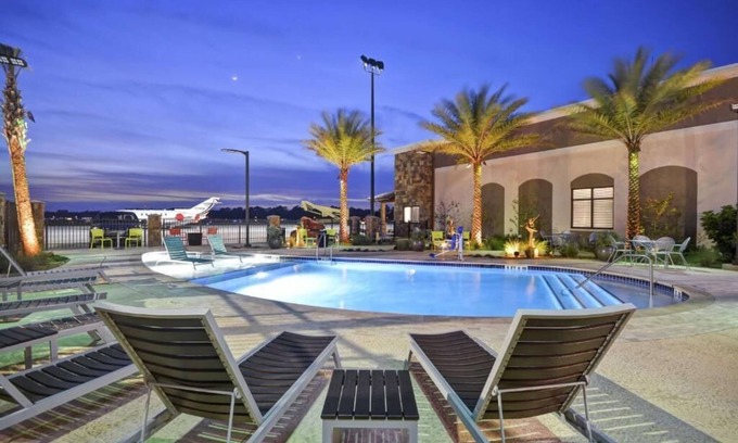 Saint Simons Island Casa | St. Simons Island Retreat near Attractions: 2 Spacious Units w/ Kitchenette,Pool