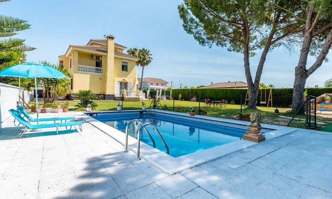 Valencina de la Concepcion Villa | Star´s House Sevilla. 10 minutos de Sevilla. Piscina privada